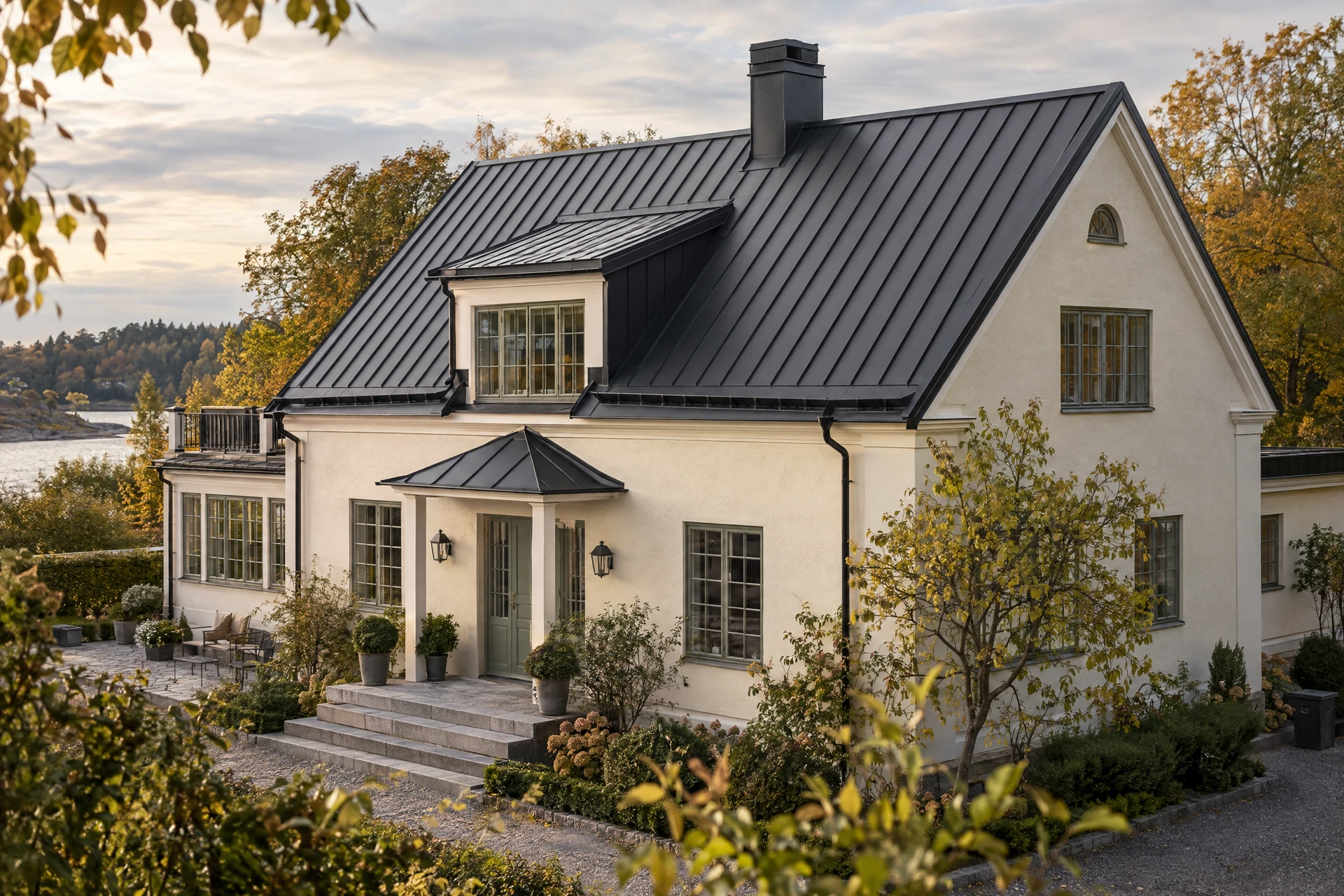 Inspiration: omsorgsfullt utfört plåttak på en villa